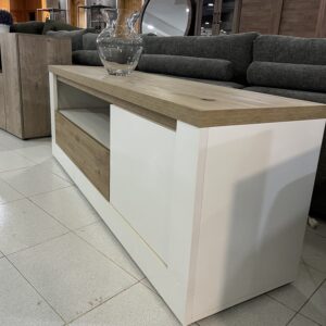 Aparador de diseño moderno.