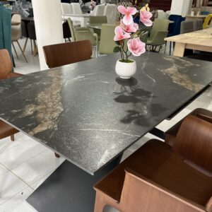Mesa comedor Zila.