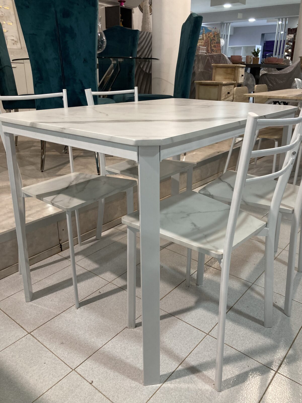 Conjunto Mesa y sillas blancas - Imagen 7