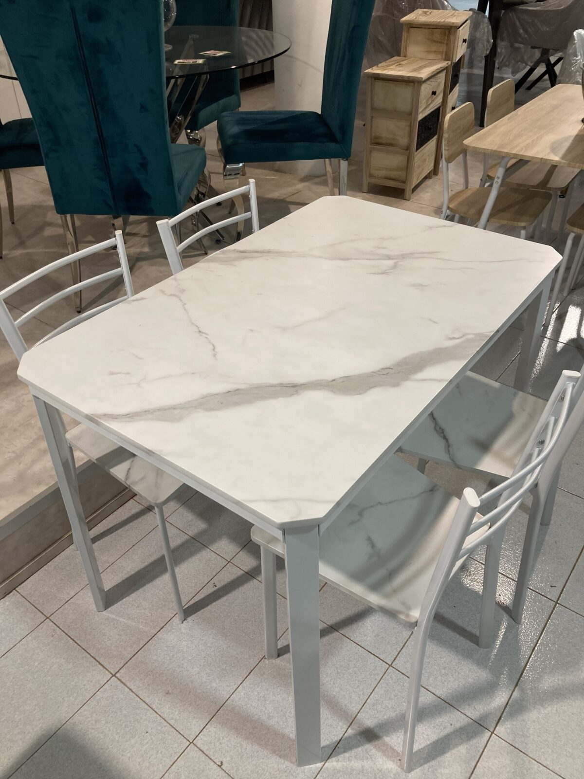 Conjunto Mesa y sillas blancas - Imagen 8